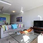 Camps Bay One Bedroom Apartment - Luxury Stay With Sea Viea